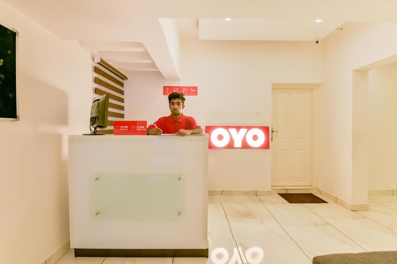 Vaccinated Staff - Oyo 15973 F Square Hotell Kochi Eksteriør bilde