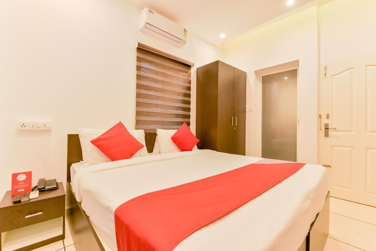 Vaccinated Staff - Oyo 15973 F Square Hotell Kochi Eksteriør bilde